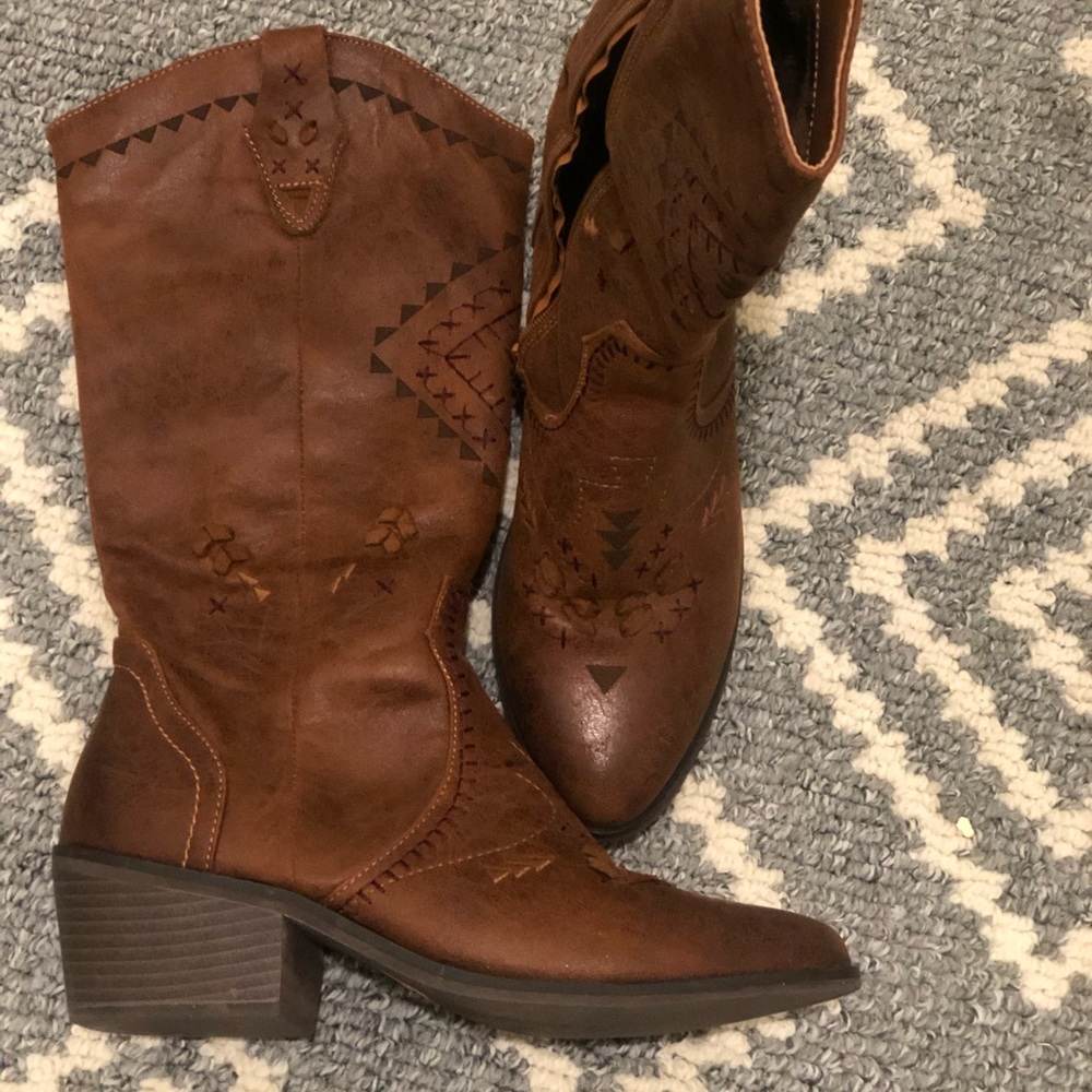 Cowboy boots size 8
